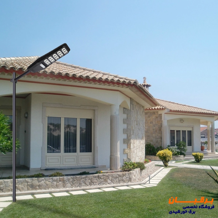 چراغ خیابانی خورشیدی پشت پنل 100 وات گریت سولار Great solar 4 چراغ خورشیدی باغی ویلایی